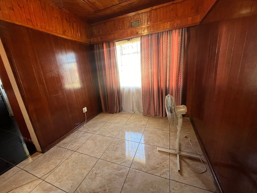 3 Bedroom Property for Sale in Molifi Tau Kloof Free State